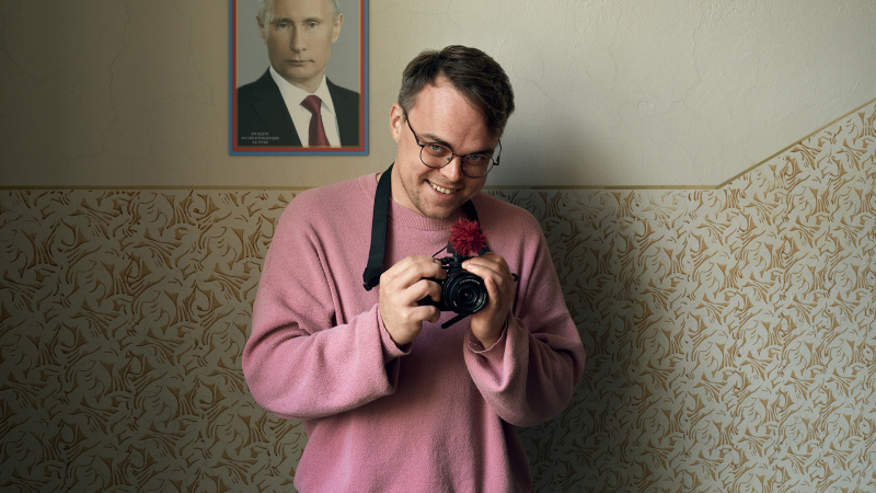 In ‘Mr. Nobody Against Putin’ One Small-Town Teacher Takes on the Russian War Machine